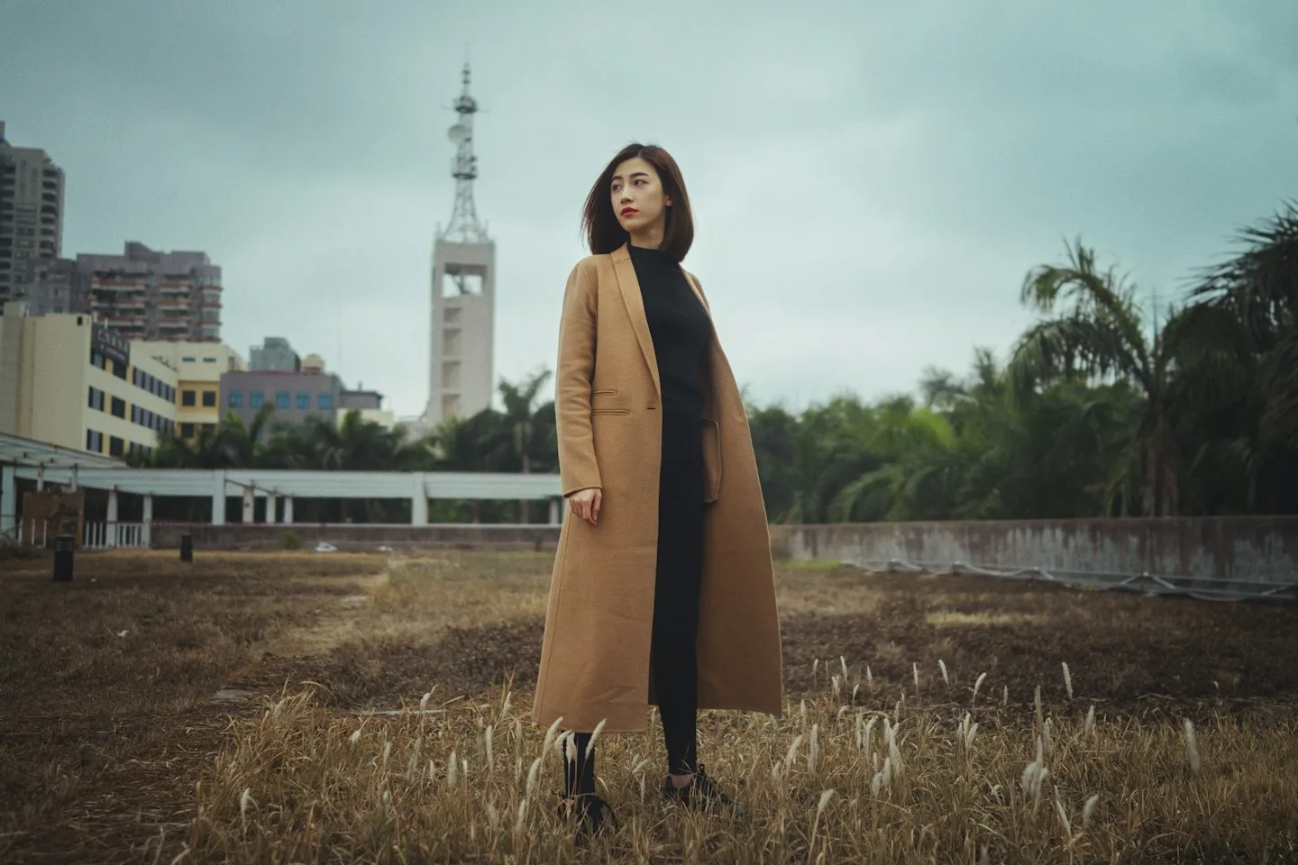 코트를 입은 모델