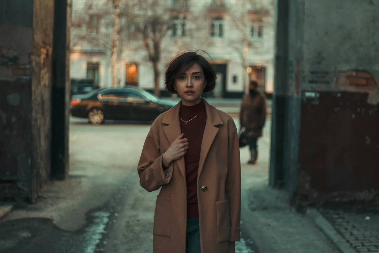 코트를 입은 모델